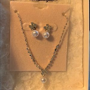 Silver crystal and pearl necklace & earrings